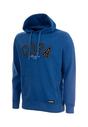 Blauwe hoodie met buidelzak, trekkoorden en de tekst “COPA Football” in grote letters op de borst. Geen mensen aanwezig.