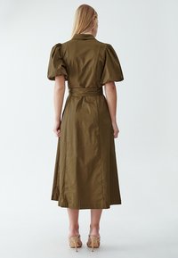 WILLA ARIANE - Vestido camisero - taupe
