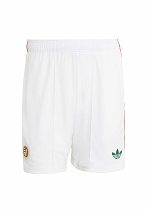 Weiße Sportschorts mit elastischem Bund, roten Seitenstreifen, einem grünen Adidas-Logo auf dem rechten Bein und einem runden Emblem auf dem linken Bein.