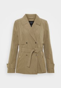 Světlohnědý semišový blejzr s opaskem, širokými klopami, dvouřadými zlatými knoflíky, kapsami na zip a pásky na rukávech.