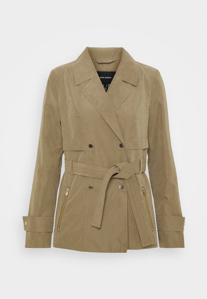 Světlohnědý semišový blejzr s opaskem, širokými klopami, dvouřadými zlatými knoflíky, kapsami na zip a pásky na rukávech.