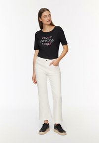 s.Oliver Flared Jeans - ecru