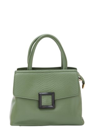 Sac à main vert avec rabat texturé, boucle carrée noire, deux poignées et fermoir de fermeture éclair doré sur le côté.