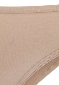Beigefarbene Bikini-Unterteile aus dehnbarem Rippstoff. Mit einem glatten Bund und sauberer Naht an den Rändern.