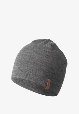 Bonnet en tricot gris avec une texture douce, de forme arrondie, et un petit patch en cuir tan sur le côté. Convient pour les temps froids.