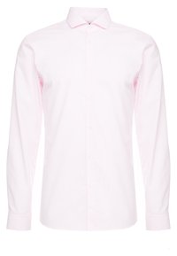 Camicia a maniche lunghe in cotone rosa chiaro con colletto classico, chiusura a bottoni e orlo dritto. Texture liscia, dettagli minimi.