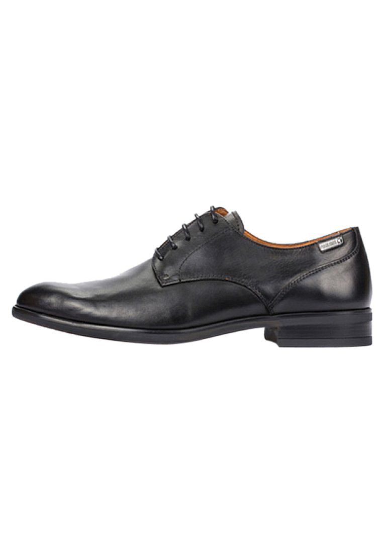 Chaussure habillée noire en cuir avec une finition polie, lacets fermés et un profil bas. Dispose d'un intérieur marron et d'une semelle en caoutchouc durable.