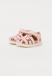 Rosa lær sandaler med utskjæringer, med marihøne mønstre. Lukkes med justerbar stropp, teksturert såle og åpne tær.