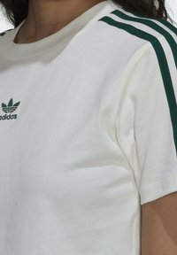 adidas Originals T-shirt con stampa - off-white