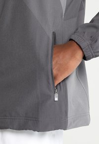 Nike Performance Chaqueta de entrenamiento - grey