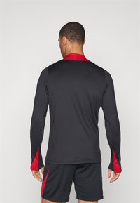 Nike Performance LIVERPOOL FC NIKE DF STRIKE DRILL TOP K - Klub merchandise - black/gym red/light orewood burn