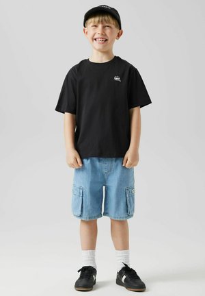 - T-shirt z nadrukiem
