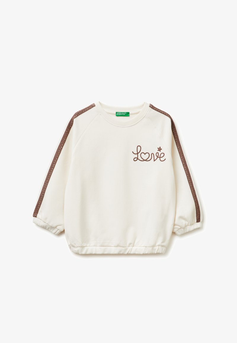 Sweat-shirt crème à manches longues avec des rayures marron sur les manches et « Love » brodé avec un cœur et une étoile sur la poitrine.