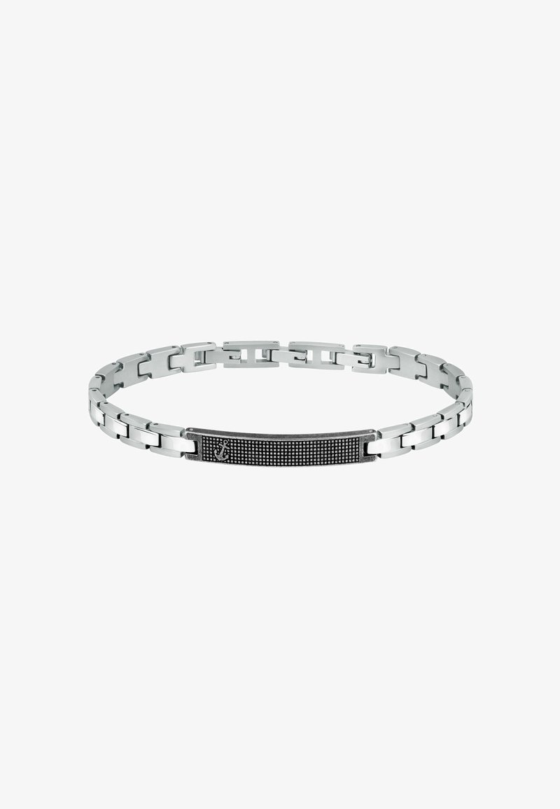 Bracciale in tono argento con link intrecciati, caratterizzato da una piastra centrale nera testurizzata accentuata da piccoli dettagli in argento.