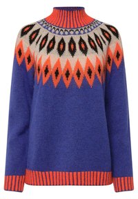 Blauer Strickpullover mit hohem Kragen, geometrischem Muster in Orange, Creme und Schwarz, und gerippten Bündchen und Saum.