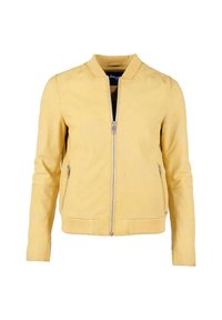 Veste bomber en cuir jaune avec un col côtelé, deux poches latérales zippées et une fermeture éclair frontale complète. Texture lisse et coupe ajustée.