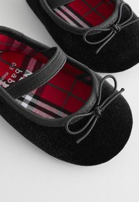 Next REGULAR FIT - Babacipők - black