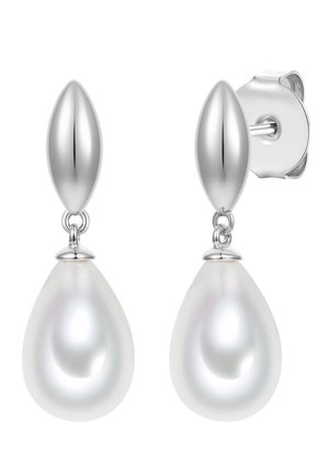Sølv ørestikker med glatte, aflange ovale toppe og hvide dråbeformede perlevedhæng, sikret med sommerfugle-låse.