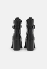 s.Oliver Stiefelette - black