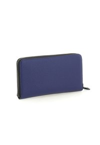 Portafoglio rettangolare in pelle blu con superficie texture e una cerniera nera che si estende lungo tre lati.