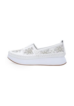 Weiße Slipper mit durchlöchertem Blumenmuster, Synthetik-Obermaterial, runder Zehenbereich und gepolsterter weißer Sohle. Ideal für die Freizeit.