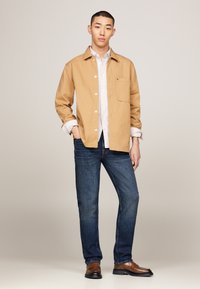 Tommy Hilfiger LIGHT HILFIGER LOAFER - Įmautiniai batai - winter cognac