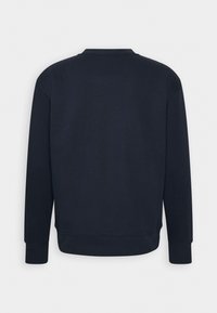 Sudadera de un oscuro navy con cuello redondo, mangas largas y puños de canalé. Confeccionada en un tejido suave y texturizado, presenta un diseño liso.