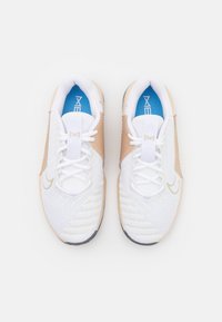 Nike Performance METCON 9 - Pantofi training - white/metallic gold/sanddrift/iron grey/light brown