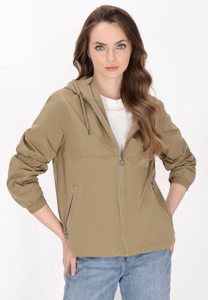 Letvægts, khaki zip-jakke med hætte, elastiske manchetter og sidelommer. Glat tekstur; har et enkelt, funktionelt design.