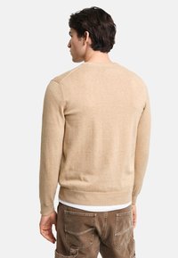 GANT V-NECK - Jersey de punto - khaki mel