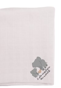 Weißes Babydecke mit einem Gittertextur, verziert mit grauen Elefanten und dem Spruch "Lass uns die Welt erkunden" nahe einer Ecke.