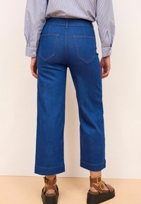 Next DOUBLE BUTTON CROPPED WIDE LEG - Alt laienevad teksad - bright blue
