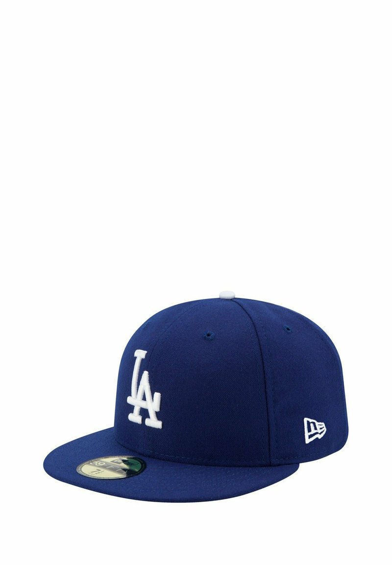 Cappellino da baseball blu in tessuto con visiera piatta. Presenta un logo "LA" ricamato in bianco sulla parte anteriore e un accento bianco sul lato.