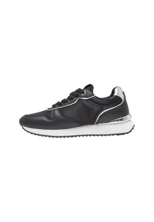 Trainers - black white