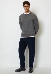 Marc O'Polo RUNDHALS REGULAR AUS SOFTEM - Strickpullover - graphite grey melange