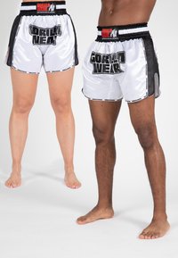 Witte satijnen shorts met zwarte accenten en het logo "GORILLA WEAR". Voorzien van een elastische tailleband en zijzakken. Geschikt voor atletische activiteiten.
