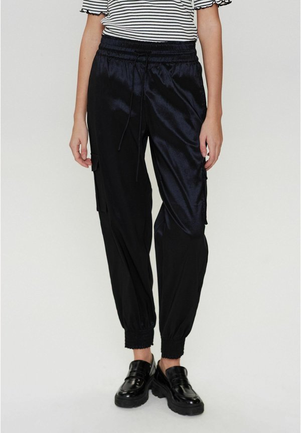 NUSUSAN PANTS� - Cargohose - caviar