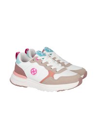 Zapatillas multicolor con una parte superior de malla blanca, detalles en ante beige y rosa, marca en azul claro y rosa, y una gruesa suela blanca.