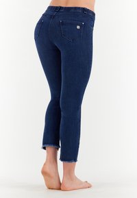 Freddy FREDDY CROPPED SVASATI E FONDO SFRANGIATO - Slim fit jeans - denim