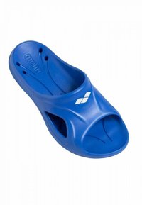 Infradito blu con design a piedi aperti, realizzate in plastica leggera, dotate di fori di ventilazione e un logo bianco sul lato.