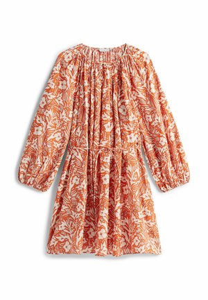 Orange blomsterprintkjole med en rynket hals, lange puffede ærmer og en afslappet pasform, lavet af let vævet stof med en lys baggrund.