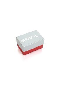 Caja de regalo rectangular en plata y rojo, con una textura metálica suave y el logotipo en blanco "BREIL" en la tapa.