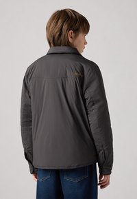 Levi's® REVERSIBLE QUILTED SHACKET - Talvitakki - pirate black