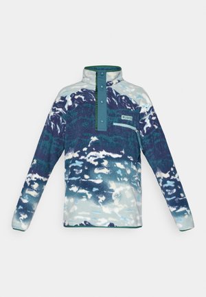 Fleece'owy pulower z długim rękawem, wysokim kołnierzem, zatrzaskami, kieszenią na zamek na piersi i abstrakcyjnym niebiesko-białym wzorem.