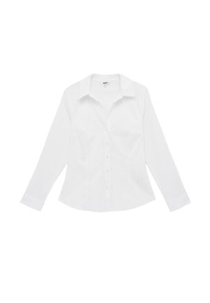 Valkoinen, pitkähihainen nappipaita, jossa on terävä kaulus, istutettu vyötärö ja yksinkertainen muotoilu, aseteltuna tasaisesti valkoisen taustan päälle.