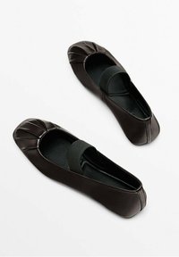 Massimo Dutti Baleriny z zapięciem