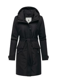 Cappotto lungo imbottito nero con vita a cintura, cappuccio, chiusura con zip e bottoni, tasche a patta e cinturini regolabili sui polsini.