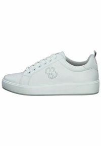 Sneaker bianca con tomaia in materiale sintetico liscio, punta rotonda, sei occhielli e suola in gomma texture. Caratterizzata da un sottile dettaglio del logo sul lato.
