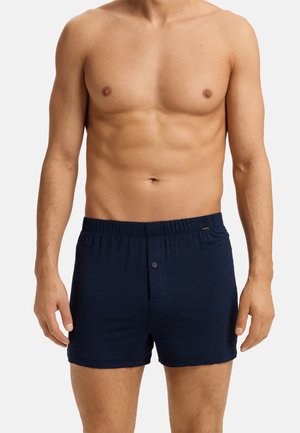 Boxer in cotone blu navy con cintura elastica, dotati di chiusura con bottone frontale e superficie liscia e morbida. Design semplice, senza motivi.