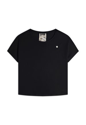 T-shirt nera cropped realizzata in tessuto morbido. Presenta maniche corte, scollo rotondo e un piccolo dettaglio argentato sul petto.